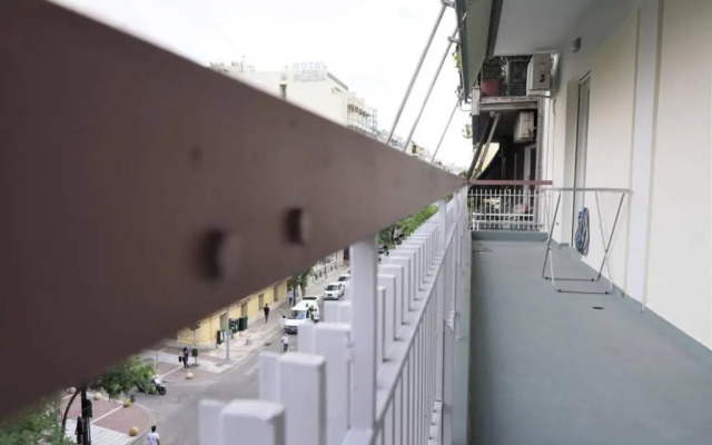 Athens Central 3BD Apartment next to Metro Luxury