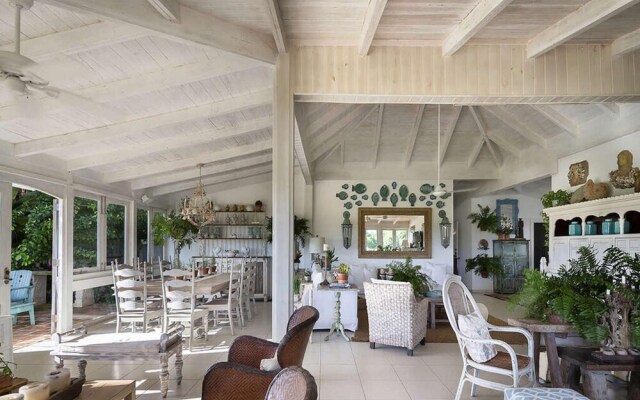 Sunny Vacation Villa 16