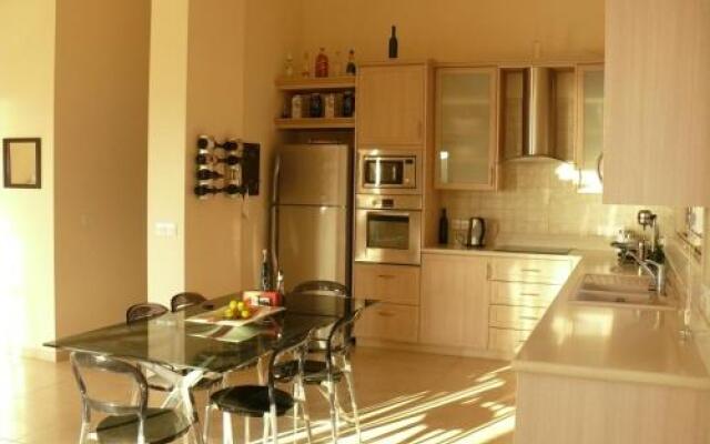 Happy Trails Pomos Panoramic Villa