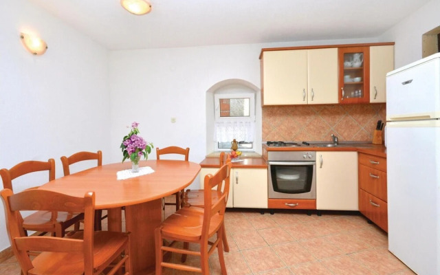 Awesome Home in Grohote With Wifi and 4 Bedrooms