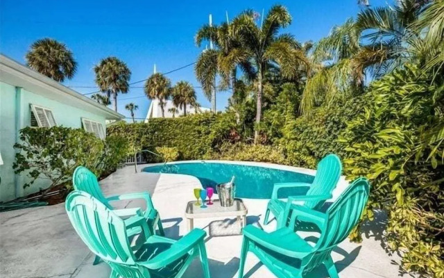 Sand N Suds 3 Bedroom Home by RedAwning