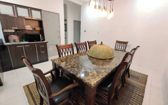 Nur Hartamas Homestayportdickson