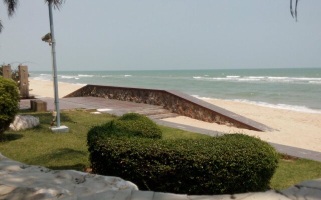 Cha-Am Grand Condotel