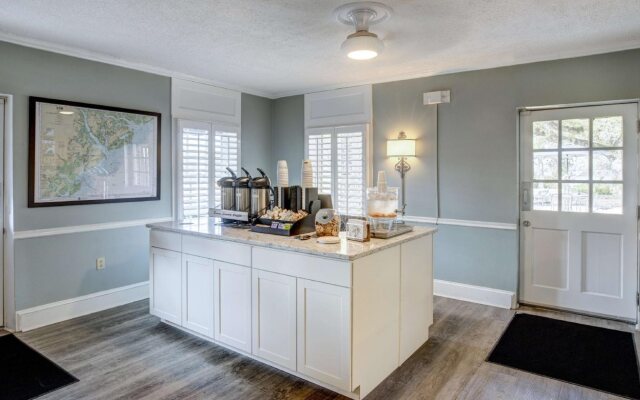 Best Western Sea Island Inn