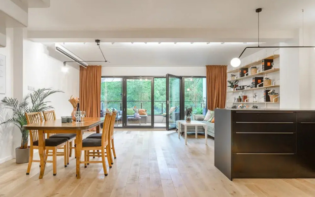 Lumina cozy 2-level apart with terrace