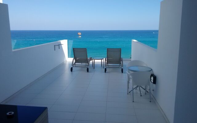 Vrissaki Beach Hotel