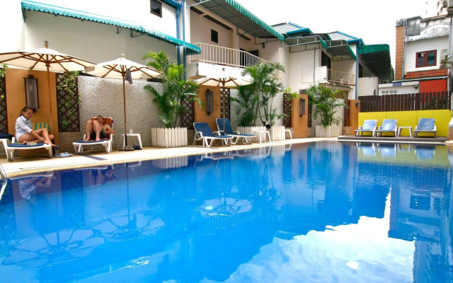 Rattana Beach Hotel