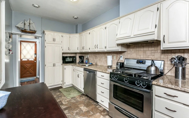 Charming Home Near Harbor&stadiums W/2carparking