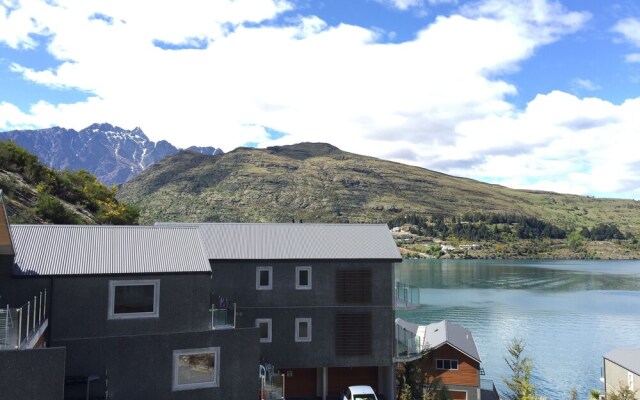 Lakefront Villa Queenstown