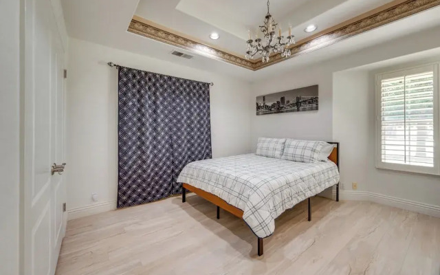 Billiards & Private Pool: Bright Clovis Home!