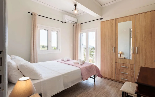 Seaview Serenity - Beachside Getaway