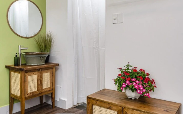 HoLo Central Saigon - Serviced HomeStay