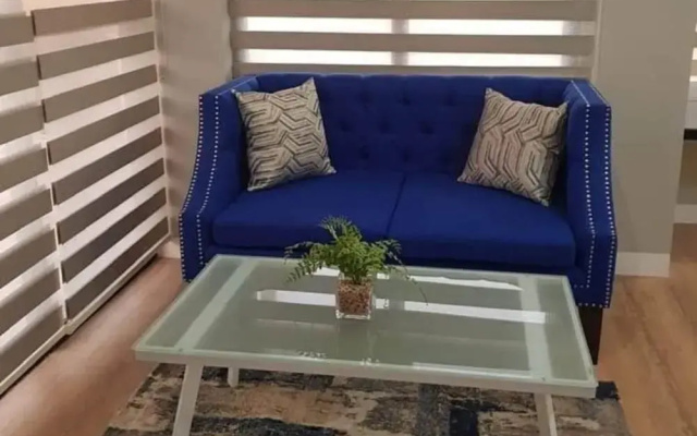 Villa - Sleeps 10 - Communal Pool - Parking