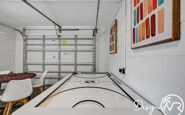 Modern Chic 7-BR with Pool & Gameroom