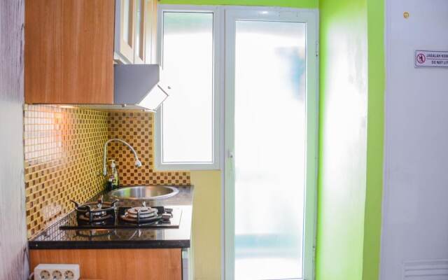 Stylish and Comfortable Studio Green Pramuka Apartment