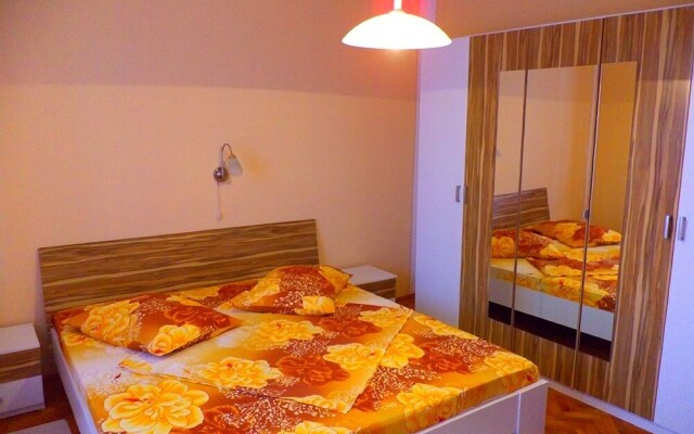 Beautiful Apartment With Balcony on Island Rab