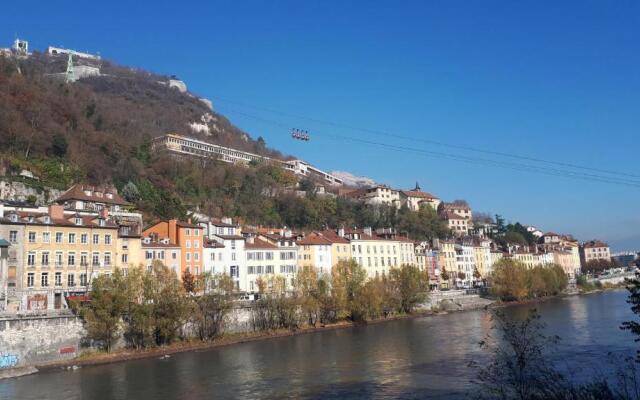 Rent4night Grenoble Europole