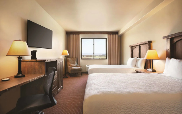 Glacier International Lodge