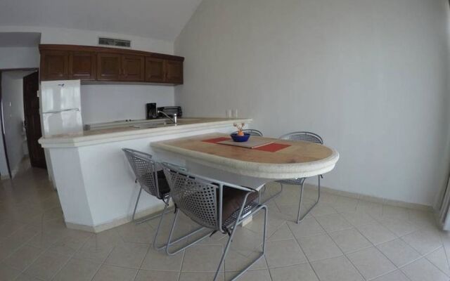 Irving Paradise 203 by CocoBR