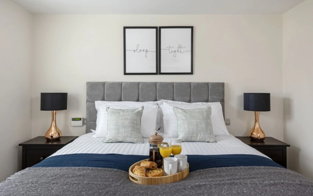 Deluxe Apartment - Central Bath