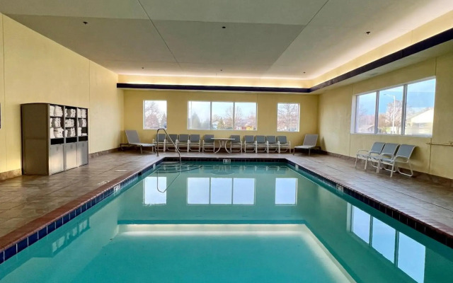 Reston Inn & Suites