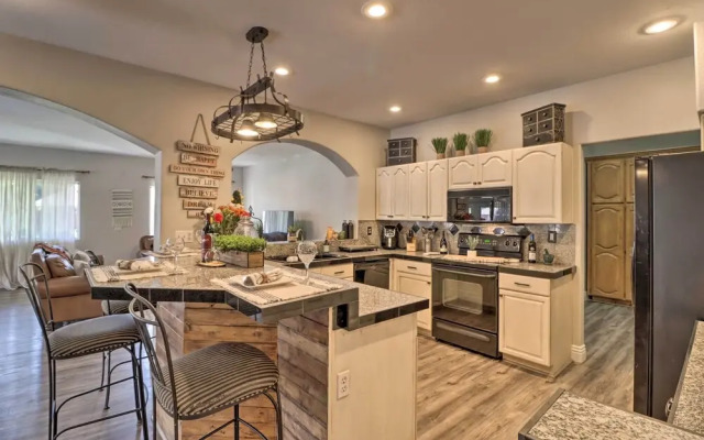 Lavish Family Escape w/ Game Room in Avondale!