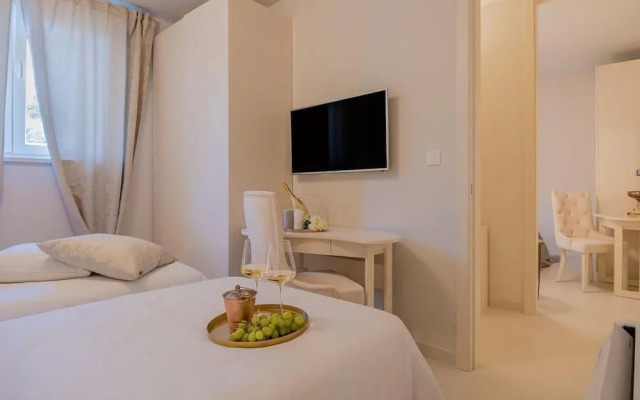 Levelup Apartment Split