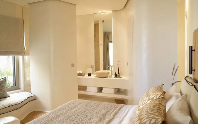 White Pebble Suites
