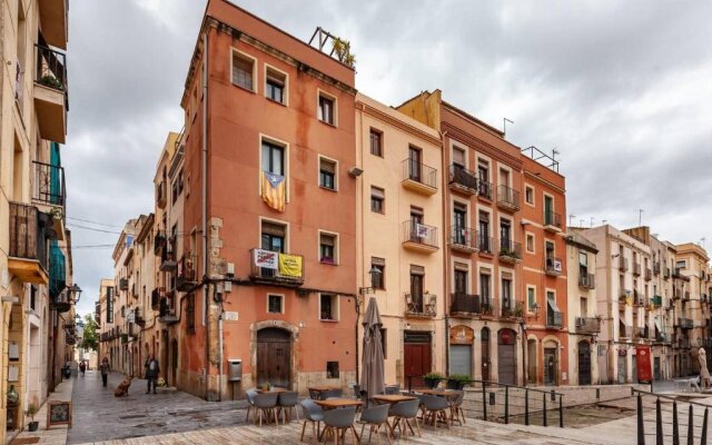 Loft in Historic Center of Tarragona Santa Anna St by Batuecas
