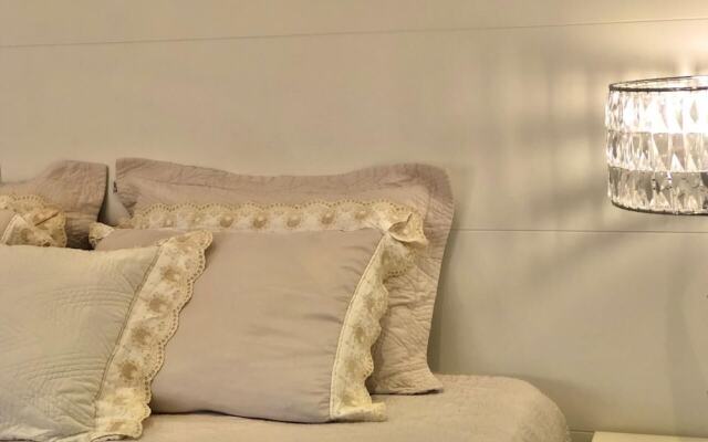 Flat Sun Square Residence