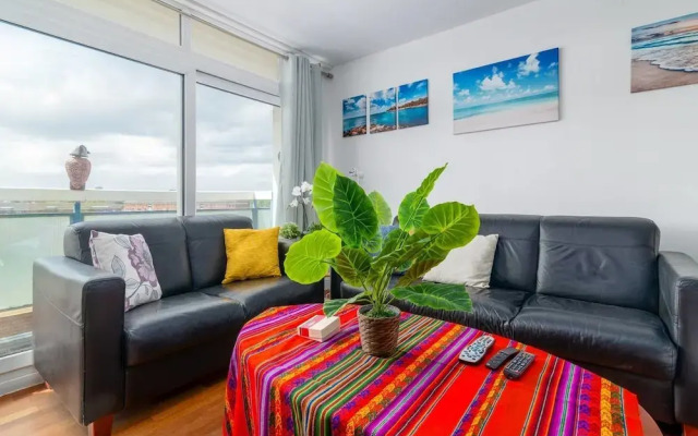 Amazing 2 Bedroom Flat in East London, Fits 5