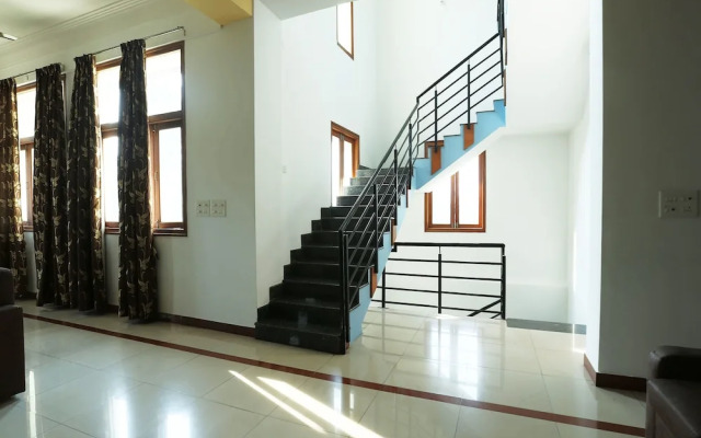 OYO 13566 Kumars The White House