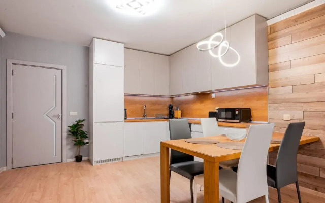 New Stylish 1-bedroom Flat in Business District