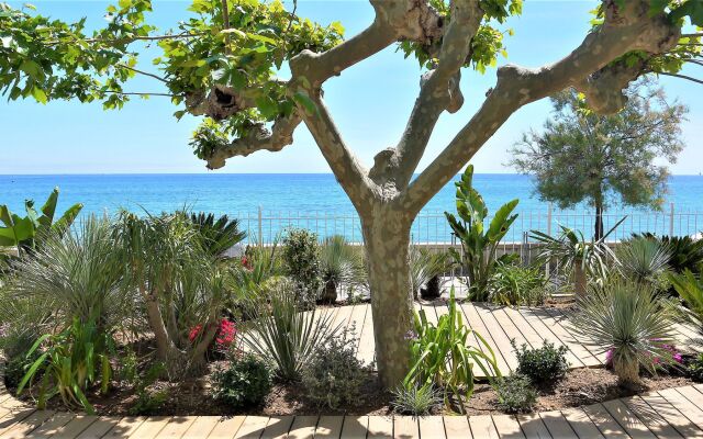 Grand Hotel Des Sablettes Plage, Curio Collection By Hilton