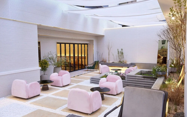 Den Basta Signature Hotel
