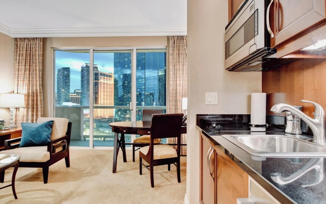 Premium Suite w/balcony at The Signature