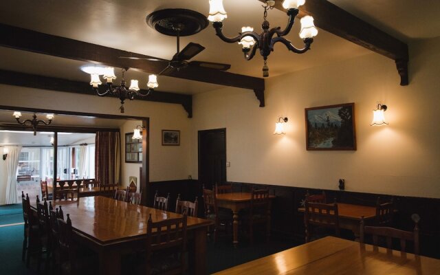 Dawson Falls Mountain Lodge