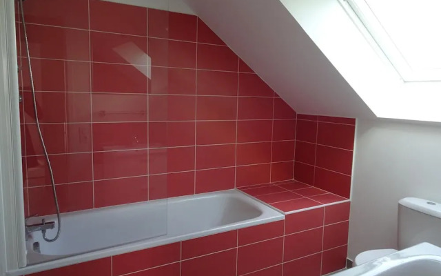 Comfortable Holiday Home With Garden, Near Beach