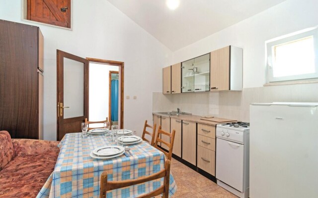 Stunning Home in Pucisca With 1 Bedrooms, Wifi and Outdoor Swimming Pool