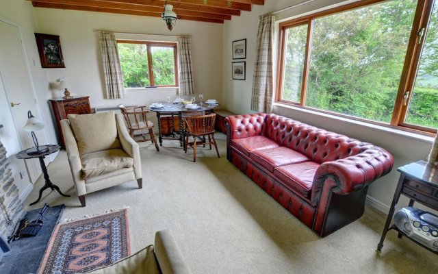 Quaint Holiday Home in Bwlch-y-groes With Garden