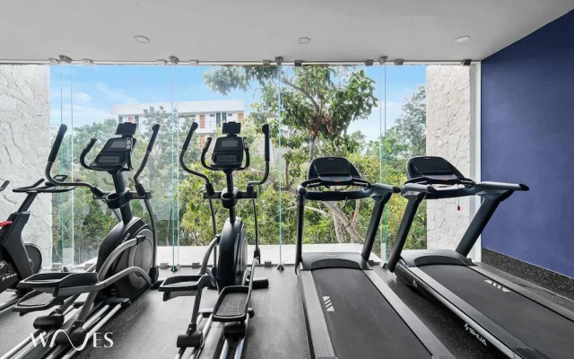 1 Br. LX Amenities Prime Location