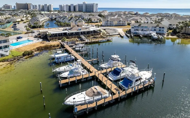 8226 is an upstairs pet friendly studio located in Sandpiper Cove by RedAwning