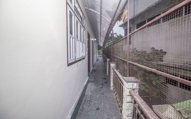 Townhouse OAK Hotel Regal Residency