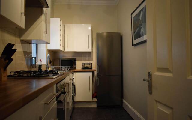 Higher Living-Professional Southsea Apartment