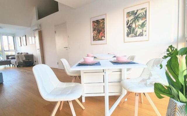 Rooftop Terrace, free garage parking and Pool!