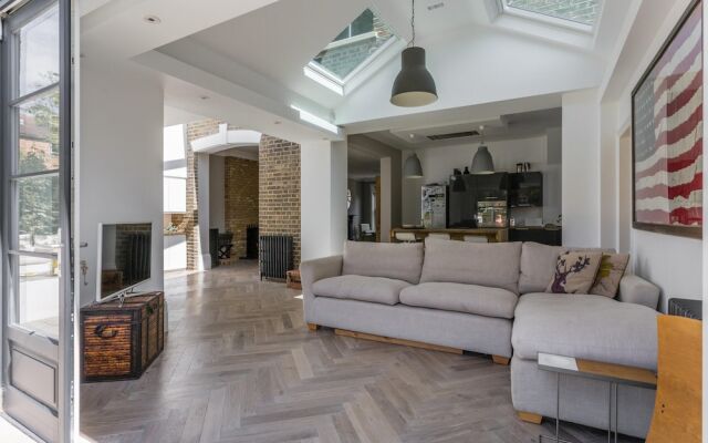 Priory Road West By Onefinestay