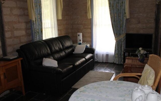 Elinike Guest Cottages