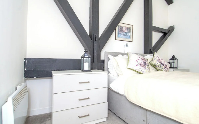 Apartment - Sleeps 4 - Parking - Workspace