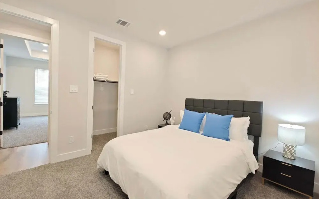 Northside Retreat Chic 3 Bdr, Pet Friendly!