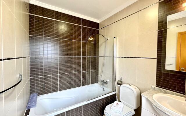 Pêra Brightness Villa by Homing